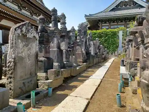 三学院の{uncategorized: "未分類", other: "その他", undefined: "問題あり", building: "その他建物", grave: "お墓", sacred_gate: "鳥居", guardian: "狛犬", statue: "像", buddha: "仏像", history: "歴史", nature: "自然", garden: "庭園", animal: "動物", pagoda: "塔", temizu: "手水舎", mountain_gate: "山門・神門", sanctuary: "本殿・本堂", subordinate: "末社・摂社", art: "芸術", scenery: "景色", jizo: "地蔵", ema: "絵馬", goshuin: "御朱印", omikuji: "おみくじ", items: "授与品その他", amulet: "お守り", goshuincho: "御朱印帳", eats: "食事", festival: "お祭り", votive_dance: "神楽", shichigosan: "七五三参", wedding: "結婚式", experience: "体験その他", initially: "初詣", around: "周辺", anti_infection: "感染症対策"}