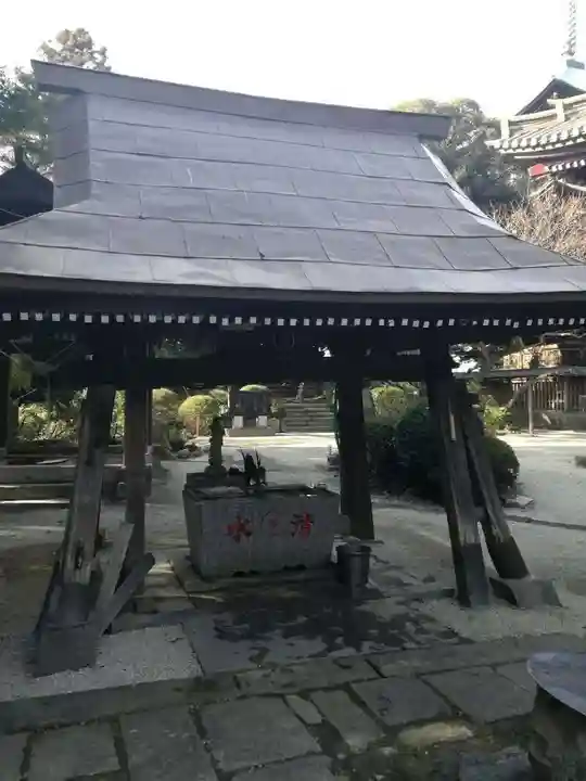 椎尾山薬王院の手水舎