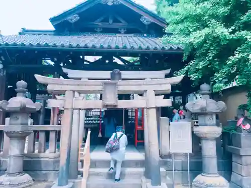 被官稲荷神社の鳥居