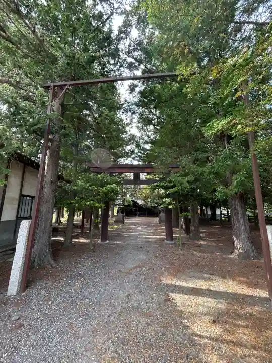 氷室五社神社の{uncategorized: "未分類", other: "その他", undefined: "問題あり", building: "その他建物", grave: "お墓", sacred_gate: "鳥居", guardian: "狛犬", statue: "像", buddha: "仏像", history: "歴史", nature: "自然", garden: "庭園", animal: "動物", pagoda: "塔", temizu: "手水舎", mountain_gate: "山門・神門", sanctuary: "本殿・本堂", subordinate: "末社・摂社", art: "芸術", scenery: "景色", jizo: "地蔵", ema: "絵馬", goshuin: "御朱印", omikuji: "おみくじ", items: "授与品その他", amulet: "お守り", goshuincho: "御朱印帳", eats: "食事", festival: "お祭り", votive_dance: "神楽", shichigosan: "七五三参", wedding: "結婚式", experience: "体験その他", initially: "初詣", around: "周辺", anti_infection: "感染症対策"}