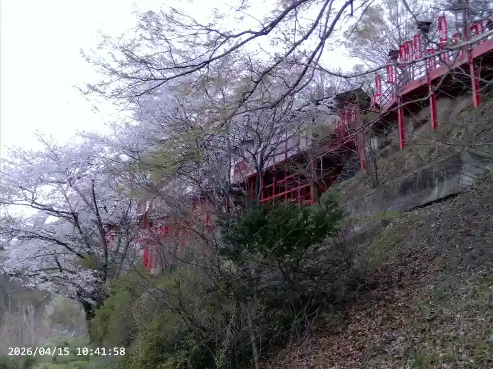 鼻顔稲荷神社の{uncategorized: "未分類", other: "その他", undefined: "問題あり", building: "その他建物", grave: "お墓", sacred_gate: "鳥居", guardian: "狛犬", statue: "像", buddha: "仏像", history: "歴史", nature: "自然", garden: "庭園", animal: "動物", pagoda: "塔", temizu: "手水舎", mountain_gate: "山門・神門", sanctuary: "本殿・本堂", subordinate: "末社・摂社", art: "芸術", scenery: "景色", jizo: "地蔵", ema: "絵馬", goshuin: "御朱印", omikuji: "おみくじ", items: "授与品その他", amulet: "お守り", goshuincho: "御朱印帳", eats: "食事", festival: "お祭り", votive_dance: "神楽", shichigosan: "七五三参", wedding: "結婚式", experience: "体験その他", initially: "初詣", around: "周辺", anti_infection: "感染症対策"}