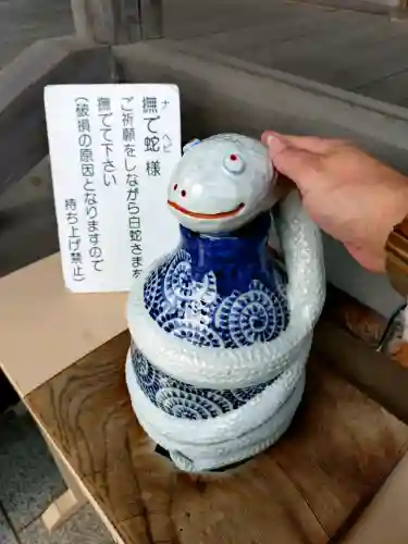 白子神社の{uncategorized: "未分類", other: "その他", undefined: "問題あり", building: "その他建物", grave: "お墓", sacred_gate: "鳥居", guardian: "狛犬", statue: "像", buddha: "仏像", history: "歴史", nature: "自然", garden: "庭園", animal: "動物", pagoda: "塔", temizu: "手水舎", mountain_gate: "山門・神門", sanctuary: "本殿・本堂", subordinate: "末社・摂社", art: "芸術", scenery: "景色", jizo: "地蔵", ema: "絵馬", goshuin: "御朱印", omikuji: "おみくじ", items: "授与品その他", amulet: "お守り", goshuincho: "御朱印帳", eats: "食事", festival: "お祭り", votive_dance: "神楽", shichigosan: "七五三参", wedding: "結婚式", experience: "体験その他", initially: "初詣", around: "周辺", anti_infection: "感染症対策"}