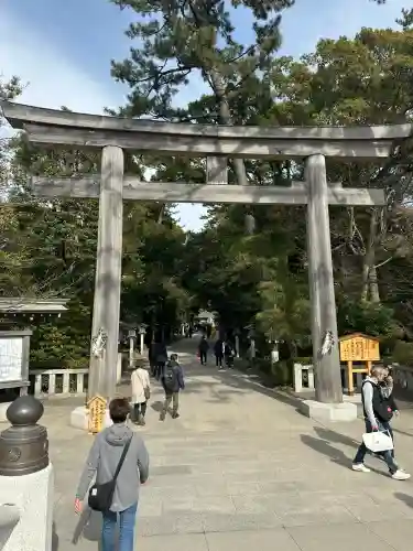 寒川神社の{uncategorized: "未分類", other: "その他", undefined: "問題あり", building: "その他建物", grave: "お墓", sacred_gate: "鳥居", guardian: "狛犬", statue: "像", buddha: "仏像", history: "歴史", nature: "自然", garden: "庭園", animal: "動物", pagoda: "塔", temizu: "手水舎", mountain_gate: "山門・神門", sanctuary: "本殿・本堂", subordinate: "末社・摂社", art: "芸術", scenery: "景色", jizo: "地蔵", ema: "絵馬", goshuin: "御朱印", omikuji: "おみくじ", items: "授与品その他", amulet: "お守り", goshuincho: "御朱印帳", eats: "食事", festival: "お祭り", votive_dance: "神楽", shichigosan: "七五三参", wedding: "結婚式", experience: "体験その他", initially: "初詣", around: "周辺", anti_infection: "感染症対策"}