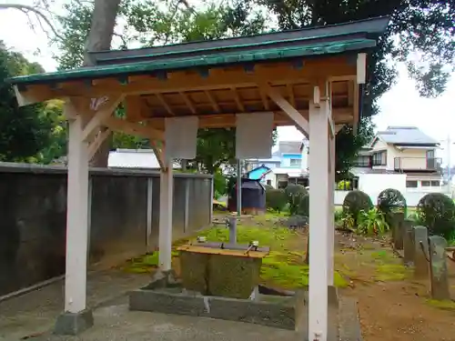 烏止野神社の手水舎