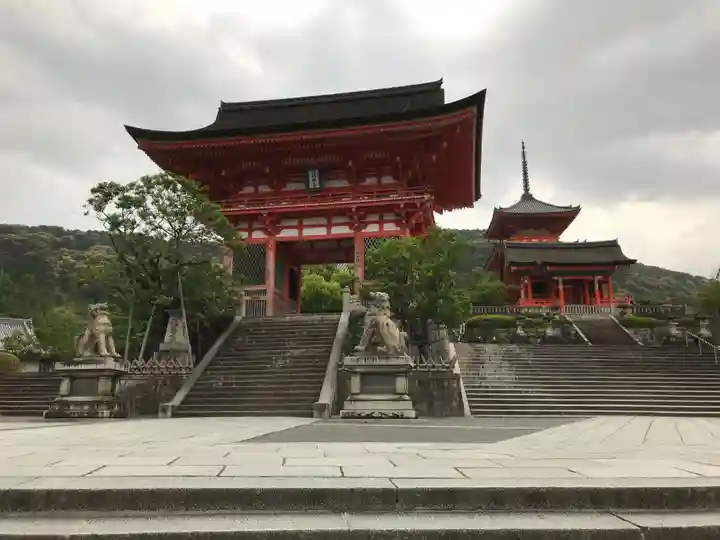 清水寺の山門・神門