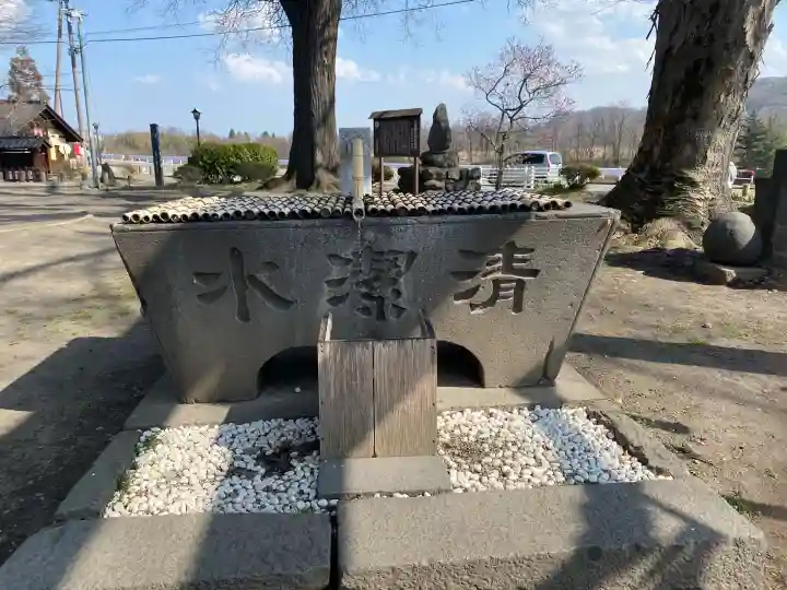 白鳥神社の{uncategorized: "未分類", other: "その他", undefined: "問題あり", building: "その他建物", grave: "お墓", sacred_gate: "鳥居", guardian: "狛犬", statue: "像", buddha: "仏像", history: "歴史", nature: "自然", garden: "庭園", animal: "動物", pagoda: "塔", temizu: "手水舎", mountain_gate: "山門・神門", sanctuary: "本殿・本堂", subordinate: "末社・摂社", art: "芸術", scenery: "景色", jizo: "地蔵", ema: "絵馬", goshuin: "御朱印", omikuji: "おみくじ", items: "授与品その他", amulet: "お守り", goshuincho: "御朱印帳", eats: "食事", festival: "お祭り", votive_dance: "神楽", shichigosan: "七五三参", wedding: "結婚式", experience: "体験その他", initially: "初詣", around: "周辺", anti_infection: "感染症対策"}