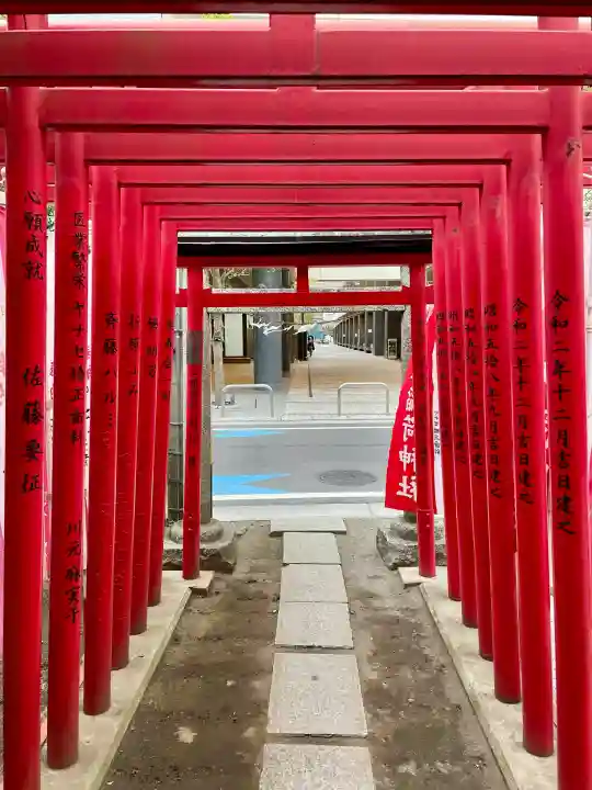 鐘塚稲荷神社の{uncategorized: "未分類", other: "その他", undefined: "問題あり", building: "その他建物", grave: "お墓", sacred_gate: "鳥居", guardian: "狛犬", statue: "像", buddha: "仏像", history: "歴史", nature: "自然", garden: "庭園", animal: "動物", pagoda: "塔", temizu: "手水舎", mountain_gate: "山門・神門", sanctuary: "本殿・本堂", subordinate: "末社・摂社", art: "芸術", scenery: "景色", jizo: "地蔵", ema: "絵馬", goshuin: "御朱印", omikuji: "おみくじ", items: "授与品その他", amulet: "お守り", goshuincho: "御朱印帳", eats: "食事", festival: "お祭り", votive_dance: "神楽", shichigosan: "七五三参", wedding: "結婚式", experience: "体験その他", initially: "初詣", around: "周辺", anti_infection: "感染症対策"}