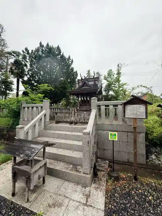闘鶏神社の{uncategorized: "未分類", other: "その他", undefined: "問題あり", building: "その他建物", grave: "お墓", sacred_gate: "鳥居", guardian: "狛犬", statue: "像", buddha: "仏像", history: "歴史", nature: "自然", garden: "庭園", animal: "動物", pagoda: "塔", temizu: "手水舎", mountain_gate: "山門・神門", sanctuary: "本殿・本堂", subordinate: "末社・摂社", art: "芸術", scenery: "景色", jizo: "地蔵", ema: "絵馬", goshuin: "御朱印", omikuji: "おみくじ", items: "授与品その他", amulet: "お守り", goshuincho: "御朱印帳", eats: "食事", festival: "お祭り", votive_dance: "神楽", shichigosan: "七五三参", wedding: "結婚式", experience: "体験その他", initially: "初詣", around: "周辺", anti_infection: "感染症対策"}