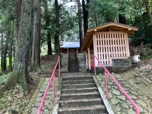 宇津貫熊野神社の{uncategorized: "未分類", other: "その他", undefined: "問題あり", building: "その他建物", grave: "お墓", sacred_gate: "鳥居", guardian: "狛犬", statue: "像", buddha: "仏像", history: "歴史", nature: "自然", garden: "庭園", animal: "動物", pagoda: "塔", temizu: "手水舎", mountain_gate: "山門・神門", sanctuary: "本殿・本堂", subordinate: "末社・摂社", art: "芸術", scenery: "景色", jizo: "地蔵", ema: "絵馬", goshuin: "御朱印", omikuji: "おみくじ", items: "授与品その他", amulet: "お守り", goshuincho: "御朱印帳", eats: "食事", festival: "お祭り", votive_dance: "神楽", shichigosan: "七五三参", wedding: "結婚式", experience: "体験その他", initially: "初詣", around: "周辺", anti_infection: "感染症対策"}