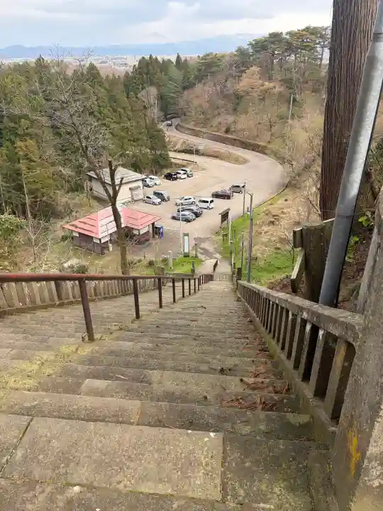 春日山神社の{uncategorized: "未分類", other: "その他", undefined: "問題あり", building: "その他建物", grave: "お墓", sacred_gate: "鳥居", guardian: "狛犬", statue: "像", buddha: "仏像", history: "歴史", nature: "自然", garden: "庭園", animal: "動物", pagoda: "塔", temizu: "手水舎", mountain_gate: "山門・神門", sanctuary: "本殿・本堂", subordinate: "末社・摂社", art: "芸術", scenery: "景色", jizo: "地蔵", ema: "絵馬", goshuin: "御朱印", omikuji: "おみくじ", items: "授与品その他", amulet: "お守り", goshuincho: "御朱印帳", eats: "食事", festival: "お祭り", votive_dance: "神楽", shichigosan: "七五三参", wedding: "結婚式", experience: "体験その他", initially: "初詣", around: "周辺", anti_infection: "感染症対策"}