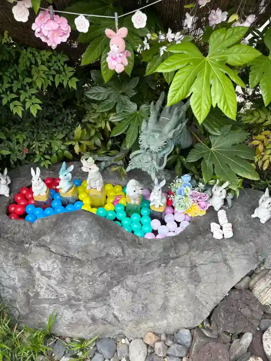 三輪神社の{uncategorized: "未分類", other: "その他", undefined: "問題あり", building: "その他建物", grave: "お墓", sacred_gate: "鳥居", guardian: "狛犬", statue: "像", buddha: "仏像", history: "歴史", nature: "自然", garden: "庭園", animal: "動物", pagoda: "塔", temizu: "手水舎", mountain_gate: "山門・神門", sanctuary: "本殿・本堂", subordinate: "末社・摂社", art: "芸術", scenery: "景色", jizo: "地蔵", ema: "絵馬", goshuin: "御朱印", omikuji: "おみくじ", items: "授与品その他", amulet: "お守り", goshuincho: "御朱印帳", eats: "食事", festival: "お祭り", votive_dance: "神楽", shichigosan: "七五三参", wedding: "結婚式", experience: "体験その他", initially: "初詣", around: "周辺", anti_infection: "感染症対策"}