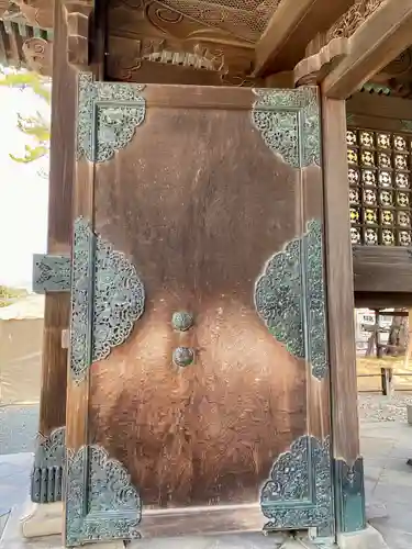 豊川閣　妙厳寺の山門・神門