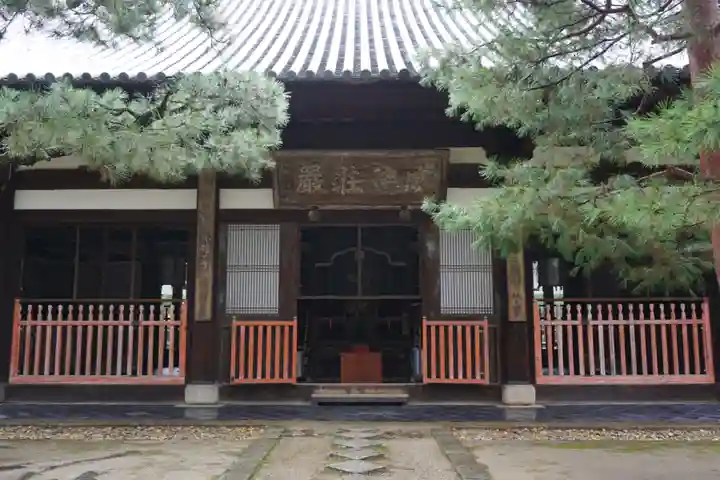 萬福寺の本殿・本堂