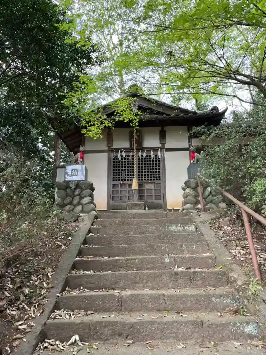 鉢形城山稲荷神社の{uncategorized: "未分類", other: "その他", undefined: "問題あり", building: "その他建物", grave: "お墓", sacred_gate: "鳥居", guardian: "狛犬", statue: "像", buddha: "仏像", history: "歴史", nature: "自然", garden: "庭園", animal: "動物", pagoda: "塔", temizu: "手水舎", mountain_gate: "山門・神門", sanctuary: "本殿・本堂", subordinate: "末社・摂社", art: "芸術", scenery: "景色", jizo: "地蔵", ema: "絵馬", goshuin: "御朱印", omikuji: "おみくじ", items: "授与品その他", amulet: "お守り", goshuincho: "御朱印帳", eats: "食事", festival: "お祭り", votive_dance: "神楽", shichigosan: "七五三参", wedding: "結婚式", experience: "体験その他", initially: "初詣", around: "周辺", anti_infection: "感染症対策"}