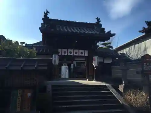 帯解寺の山門