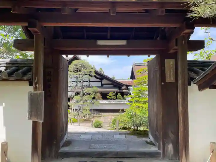 酬恩庵一休寺の山門・神門