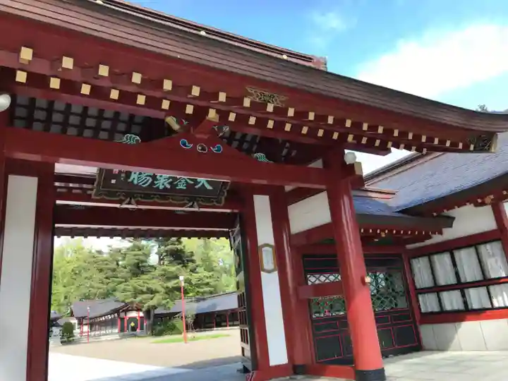 北海道護國神社の山門・神門