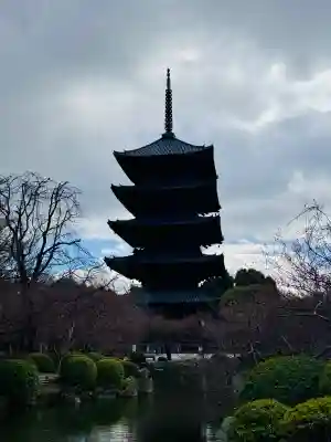 東寺（教王護国寺）の{uncategorized: "未分類", other: "その他", undefined: "問題あり", building: "その他建物", grave: "お墓", sacred_gate: "鳥居", guardian: "狛犬", statue: "像", buddha: "仏像", history: "歴史", nature: "自然", garden: "庭園", animal: "動物", pagoda: "塔", temizu: "手水舎", mountain_gate: "山門・神門", sanctuary: "本殿・本堂", subordinate: "末社・摂社", art: "芸術", scenery: "景色", jizo: "地蔵", ema: "絵馬", goshuin: "御朱印", omikuji: "おみくじ", items: "授与品その他", amulet: "お守り", goshuincho: "御朱印帳", eats: "食事", festival: "お祭り", votive_dance: "神楽", shichigosan: "七五三参", wedding: "結婚式", experience: "体験その他", initially: "初詣", around: "周辺", anti_infection: "感染症対策"}