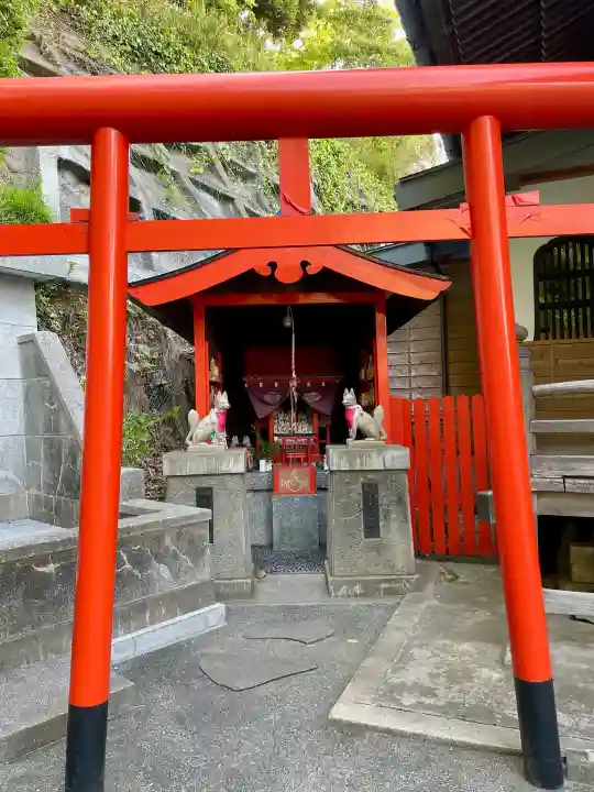 徳寿院の{uncategorized: "未分類", other: "その他", undefined: "問題あり", building: "その他建物", grave: "お墓", sacred_gate: "鳥居", guardian: "狛犬", statue: "像", buddha: "仏像", history: "歴史", nature: "自然", garden: "庭園", animal: "動物", pagoda: "塔", temizu: "手水舎", mountain_gate: "山門・神門", sanctuary: "本殿・本堂", subordinate: "末社・摂社", art: "芸術", scenery: "景色", jizo: "地蔵", ema: "絵馬", goshuin: "御朱印", omikuji: "おみくじ", items: "授与品その他", amulet: "お守り", goshuincho: "御朱印帳", eats: "食事", festival: "お祭り", votive_dance: "神楽", shichigosan: "七五三参", wedding: "結婚式", experience: "体験その他", initially: "初詣", around: "周辺", anti_infection: "感染症対策"}