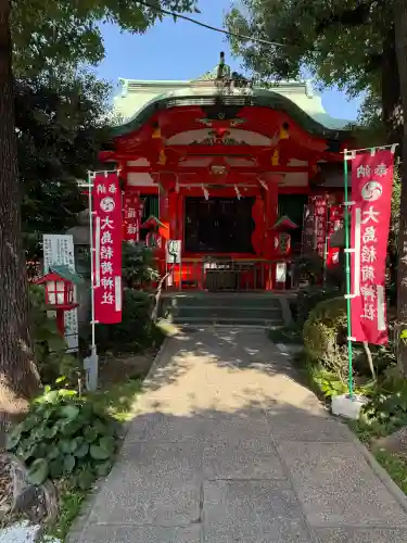 大島稲荷神社の{uncategorized: "未分類", other: "その他", undefined: "問題あり", building: "その他建物", grave: "お墓", sacred_gate: "鳥居", guardian: "狛犬", statue: "像", buddha: "仏像", history: "歴史", nature: "自然", garden: "庭園", animal: "動物", pagoda: "塔", temizu: "手水舎", mountain_gate: "山門・神門", sanctuary: "本殿・本堂", subordinate: "末社・摂社", art: "芸術", scenery: "景色", jizo: "地蔵", ema: "絵馬", goshuin: "御朱印", omikuji: "おみくじ", items: "授与品その他", amulet: "お守り", goshuincho: "御朱印帳", eats: "食事", festival: "お祭り", votive_dance: "神楽", shichigosan: "七五三参", wedding: "結婚式", experience: "体験その他", initially: "初詣", around: "周辺", anti_infection: "感染症対策"}