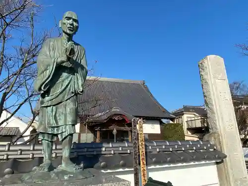 涅槃寺の像