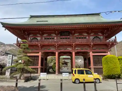 甲斐善光寺の山門