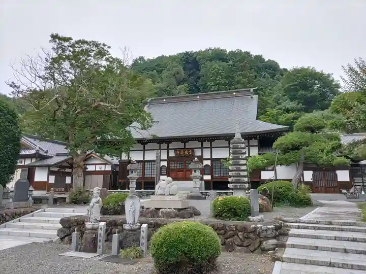 宝蔵寺の本殿・本堂