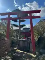 わたぼうし稲荷神社の{uncategorized: "未分類", other: "その他", undefined: "問題あり", building: "その他建物", grave: "お墓", sacred_gate: "鳥居", guardian: "狛犬", statue: "像", buddha: "仏像", history: "歴史", nature: "自然", garden: "庭園", animal: "動物", pagoda: "塔", temizu: "手水舎", mountain_gate: "山門・神門", sanctuary: "本殿・本堂", subordinate: "末社・摂社", art: "芸術", scenery: "景色", jizo: "地蔵", ema: "絵馬", goshuin: "御朱印", omikuji: "おみくじ", items: "授与品その他", amulet: "お守り", goshuincho: "御朱印帳", eats: "食事", festival: "お祭り", votive_dance: "神楽", shichigosan: "七五三参", wedding: "結婚式", experience: "体験その他", initially: "初詣", around: "周辺", anti_infection: "感染症対策"}