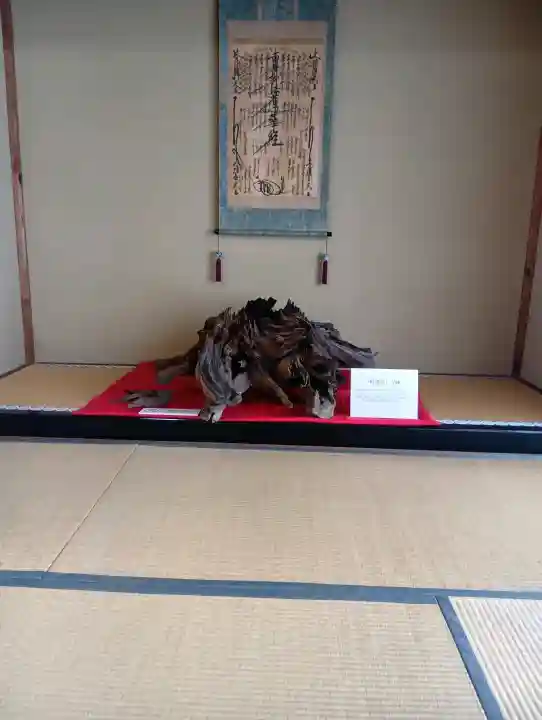 華光寺の{uncategorized: "未分類", other: "その他", undefined: "問題あり", building: "その他建物", grave: "お墓", sacred_gate: "鳥居", guardian: "狛犬", statue: "像", buddha: "仏像", history: "歴史", nature: "自然", garden: "庭園", animal: "動物", pagoda: "塔", temizu: "手水舎", mountain_gate: "山門・神門", sanctuary: "本殿・本堂", subordinate: "末社・摂社", art: "芸術", scenery: "景色", jizo: "地蔵", ema: "絵馬", goshuin: "御朱印", omikuji: "おみくじ", items: "授与品その他", amulet: "お守り", goshuincho: "御朱印帳", eats: "食事", festival: "お祭り", votive_dance: "神楽", shichigosan: "七五三参", wedding: "結婚式", experience: "体験その他", initially: "初詣", around: "周辺", anti_infection: "感染症対策"}