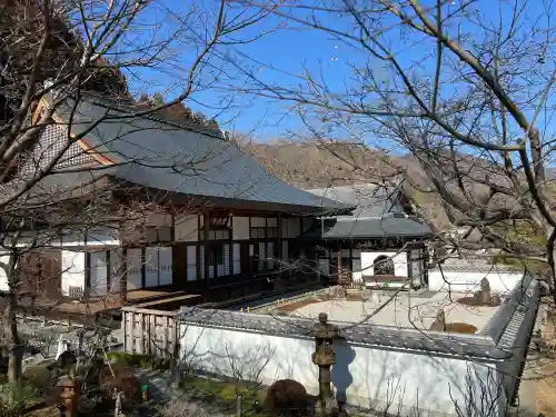 宝徳寺の{uncategorized: "未分類", other: "その他", undefined: "問題あり", building: "その他建物", grave: "お墓", sacred_gate: "鳥居", guardian: "狛犬", statue: "像", buddha: "仏像", history: "歴史", nature: "自然", garden: "庭園", animal: "動物", pagoda: "塔", temizu: "手水舎", mountain_gate: "山門・神門", sanctuary: "本殿・本堂", subordinate: "末社・摂社", art: "芸術", scenery: "景色", jizo: "地蔵", ema: "絵馬", goshuin: "御朱印", omikuji: "おみくじ", items: "授与品その他", amulet: "お守り", goshuincho: "御朱印帳", eats: "食事", festival: "お祭り", votive_dance: "神楽", shichigosan: "七五三参", wedding: "結婚式", experience: "体験その他", initially: "初詣", around: "周辺", anti_infection: "感染症対策"}