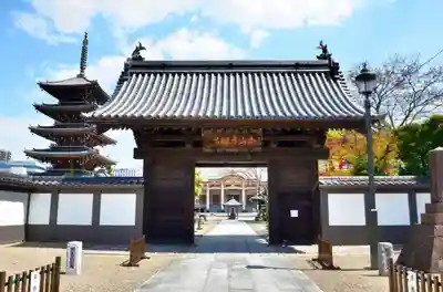 孝勝寺の山門・神門