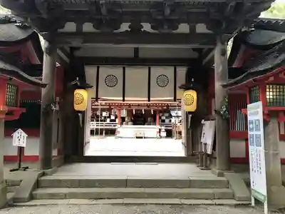 石上神宮の山門・神門