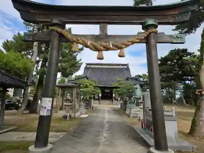 放生津八幡宮の{uncategorized: "未分類", other: "その他", undefined: "問題あり", building: "その他建物", grave: "お墓", sacred_gate: "鳥居", guardian: "狛犬", statue: "像", buddha: "仏像", history: "歴史", nature: "自然", garden: "庭園", animal: "動物", pagoda: "塔", temizu: "手水舎", mountain_gate: "山門・神門", sanctuary: "本殿・本堂", subordinate: "末社・摂社", art: "芸術", scenery: "景色", jizo: "地蔵", ema: "絵馬", goshuin: "御朱印", omikuji: "おみくじ", items: "授与品その他", amulet: "お守り", goshuincho: "御朱印帳", eats: "食事", festival: "お祭り", votive_dance: "神楽", shichigosan: "七五三参", wedding: "結婚式", experience: "体験その他", initially: "初詣", around: "周辺", anti_infection: "感染症対策"}