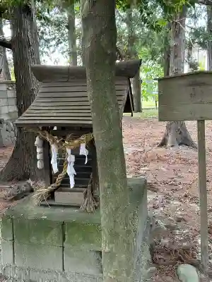 氷室五社神社の{uncategorized: "未分類", other: "その他", undefined: "問題あり", building: "その他建物", grave: "お墓", sacred_gate: "鳥居", guardian: "狛犬", statue: "像", buddha: "仏像", history: "歴史", nature: "自然", garden: "庭園", animal: "動物", pagoda: "塔", temizu: "手水舎", mountain_gate: "山門・神門", sanctuary: "本殿・本堂", subordinate: "末社・摂社", art: "芸術", scenery: "景色", jizo: "地蔵", ema: "絵馬", goshuin: "御朱印", omikuji: "おみくじ", items: "授与品その他", amulet: "お守り", goshuincho: "御朱印帳", eats: "食事", festival: "お祭り", votive_dance: "神楽", shichigosan: "七五三参", wedding: "結婚式", experience: "体験その他", initially: "初詣", around: "周辺", anti_infection: "感染症対策"}