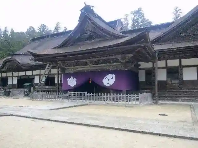 高野山金剛峯寺の{uncategorized: "未分類", other: "その他", undefined: "問題あり", building: "その他建物", grave: "お墓", sacred_gate: "鳥居", guardian: "狛犬", statue: "像", buddha: "仏像", history: "歴史", nature: "自然", garden: "庭園", animal: "動物", pagoda: "塔", temizu: "手水舎", mountain_gate: "山門・神門", sanctuary: "本殿・本堂", subordinate: "末社・摂社", art: "芸術", scenery: "景色", jizo: "地蔵", ema: "絵馬", goshuin: "御朱印", omikuji: "おみくじ", items: "授与品その他", amulet: "お守り", goshuincho: "御朱印帳", eats: "食事", festival: "お祭り", votive_dance: "神楽", shichigosan: "七五三参", wedding: "結婚式", experience: "体験その他", initially: "初詣", around: "周辺", anti_infection: "感染症対策"}