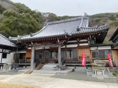 真観寺の{uncategorized: "未分類", other: "その他", undefined: "問題あり", building: "その他建物", grave: "お墓", sacred_gate: "鳥居", guardian: "狛犬", statue: "像", buddha: "仏像", history: "歴史", nature: "自然", garden: "庭園", animal: "動物", pagoda: "塔", temizu: "手水舎", mountain_gate: "山門・神門", sanctuary: "本殿・本堂", subordinate: "末社・摂社", art: "芸術", scenery: "景色", jizo: "地蔵", ema: "絵馬", goshuin: "御朱印", omikuji: "おみくじ", items: "授与品その他", amulet: "お守り", goshuincho: "御朱印帳", eats: "食事", festival: "お祭り", votive_dance: "神楽", shichigosan: "七五三参", wedding: "結婚式", experience: "体験その他", initially: "初詣", around: "周辺", anti_infection: "感染症対策"}