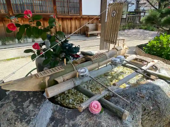 伊豆神社の{uncategorized: "未分類", other: "その他", undefined: "問題あり", building: "その他建物", grave: "お墓", sacred_gate: "鳥居", guardian: "狛犬", statue: "像", buddha: "仏像", history: "歴史", nature: "自然", garden: "庭園", animal: "動物", pagoda: "塔", temizu: "手水舎", mountain_gate: "山門・神門", sanctuary: "本殿・本堂", subordinate: "末社・摂社", art: "芸術", scenery: "景色", jizo: "地蔵", ema: "絵馬", goshuin: "御朱印", omikuji: "おみくじ", items: "授与品その他", amulet: "お守り", goshuincho: "御朱印帳", eats: "食事", festival: "お祭り", votive_dance: "神楽", shichigosan: "七五三参", wedding: "結婚式", experience: "体験その他", initially: "初詣", around: "周辺", anti_infection: "感染症対策"}