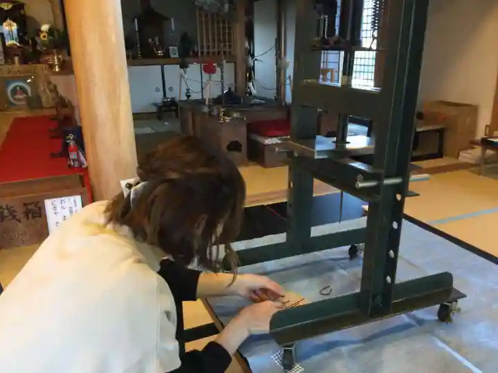 法話と天井絵の寺 観音寺(徳島県)