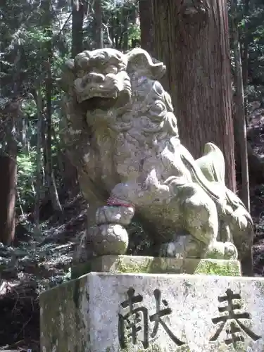 室生龍穴神社の狛犬