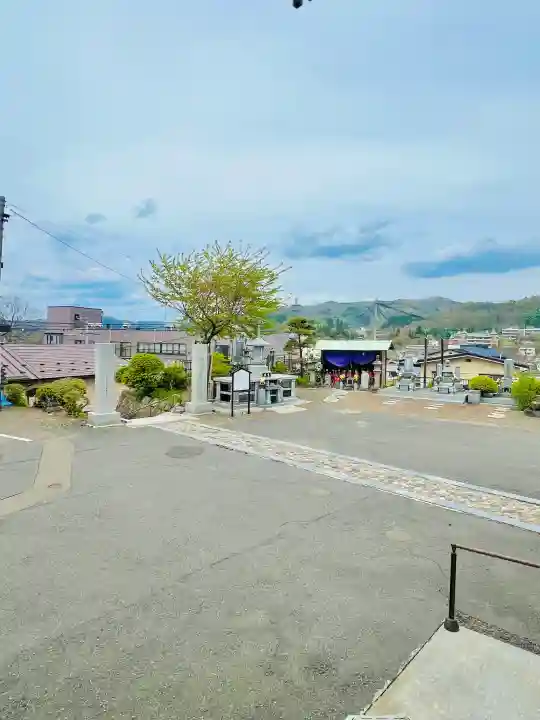 成田山安養寺の{uncategorized: "未分類", other: "その他", undefined: "問題あり", building: "その他建物", grave: "お墓", sacred_gate: "鳥居", guardian: "狛犬", statue: "像", buddha: "仏像", history: "歴史", nature: "自然", garden: "庭園", animal: "動物", pagoda: "塔", temizu: "手水舎", mountain_gate: "山門・神門", sanctuary: "本殿・本堂", subordinate: "末社・摂社", art: "芸術", scenery: "景色", jizo: "地蔵", ema: "絵馬", goshuin: "御朱印", omikuji: "おみくじ", items: "授与品その他", amulet: "お守り", goshuincho: "御朱印帳", eats: "食事", festival: "お祭り", votive_dance: "神楽", shichigosan: "七五三参", wedding: "結婚式", experience: "体験その他", initially: "初詣", around: "周辺", anti_infection: "感染症対策"}