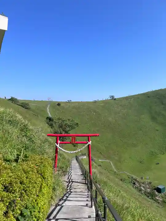 大室山浅間神社の{uncategorized: "未分類", other: "その他", undefined: "問題あり", building: "その他建物", grave: "お墓", sacred_gate: "鳥居", guardian: "狛犬", statue: "像", buddha: "仏像", history: "歴史", nature: "自然", garden: "庭園", animal: "動物", pagoda: "塔", temizu: "手水舎", mountain_gate: "山門・神門", sanctuary: "本殿・本堂", subordinate: "末社・摂社", art: "芸術", scenery: "景色", jizo: "地蔵", ema: "絵馬", goshuin: "御朱印", omikuji: "おみくじ", items: "授与品その他", amulet: "お守り", goshuincho: "御朱印帳", eats: "食事", festival: "お祭り", votive_dance: "神楽", shichigosan: "七五三参", wedding: "結婚式", experience: "体験その他", initially: "初詣", around: "周辺", anti_infection: "感染症対策"}