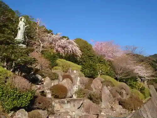 青岸渡寺の庭園