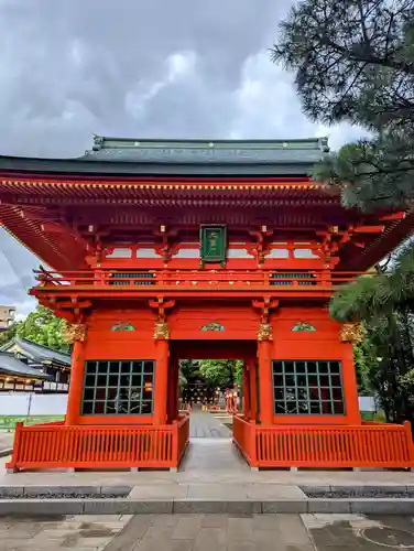 穴八幡宮の山門