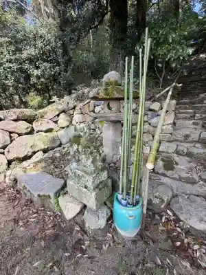 眞名井神社の{uncategorized: "未分類", other: "その他", undefined: "問題あり", building: "その他建物", grave: "お墓", sacred_gate: "鳥居", guardian: "狛犬", statue: "像", buddha: "仏像", history: "歴史", nature: "自然", garden: "庭園", animal: "動物", pagoda: "塔", temizu: "手水舎", mountain_gate: "山門・神門", sanctuary: "本殿・本堂", subordinate: "末社・摂社", art: "芸術", scenery: "景色", jizo: "地蔵", ema: "絵馬", goshuin: "御朱印", omikuji: "おみくじ", items: "授与品その他", amulet: "お守り", goshuincho: "御朱印帳", eats: "食事", festival: "お祭り", votive_dance: "神楽", shichigosan: "七五三参", wedding: "結婚式", experience: "体験その他", initially: "初詣", around: "周辺", anti_infection: "感染症対策"}
