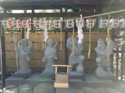 中野沼袋氷川神社の像