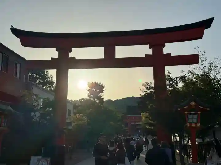 伏見稲荷大社の{uncategorized: "未分類", other: "その他", undefined: "問題あり", building: "その他建物", grave: "お墓", sacred_gate: "鳥居", guardian: "狛犬", statue: "像", buddha: "仏像", history: "歴史", nature: "自然", garden: "庭園", animal: "動物", pagoda: "塔", temizu: "手水舎", mountain_gate: "山門・神門", sanctuary: "本殿・本堂", subordinate: "末社・摂社", art: "芸術", scenery: "景色", jizo: "地蔵", ema: "絵馬", goshuin: "御朱印", omikuji: "おみくじ", items: "授与品その他", amulet: "お守り", goshuincho: "御朱印帳", eats: "食事", festival: "お祭り", votive_dance: "神楽", shichigosan: "七五三参", wedding: "結婚式", experience: "体験その他", initially: "初詣", around: "周辺", anti_infection: "感染症対策"}