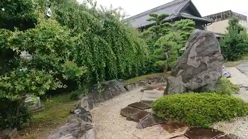 青宮寺の庭園