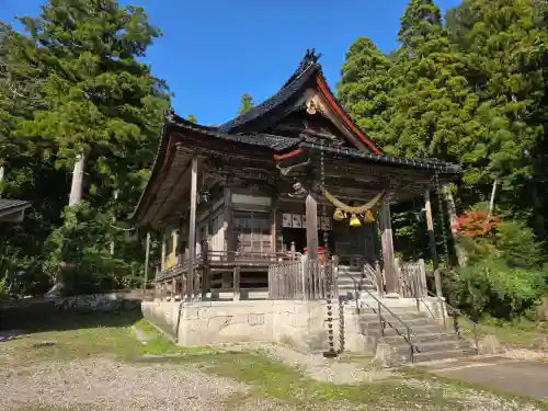 二上射水神社の{uncategorized: "未分類", other: "その他", undefined: "問題あり", building: "その他建物", grave: "お墓", sacred_gate: "鳥居", guardian: "狛犬", statue: "像", buddha: "仏像", history: "歴史", nature: "自然", garden: "庭園", animal: "動物", pagoda: "塔", temizu: "手水舎", mountain_gate: "山門・神門", sanctuary: "本殿・本堂", subordinate: "末社・摂社", art: "芸術", scenery: "景色", jizo: "地蔵", ema: "絵馬", goshuin: "御朱印", omikuji: "おみくじ", items: "授与品その他", amulet: "お守り", goshuincho: "御朱印帳", eats: "食事", festival: "お祭り", votive_dance: "神楽", shichigosan: "七五三参", wedding: "結婚式", experience: "体験その他", initially: "初詣", around: "周辺", anti_infection: "感染症対策"}