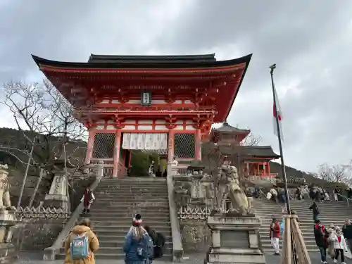清水寺の{uncategorized: "未分類", other: "その他", undefined: "問題あり", building: "その他建物", grave: "お墓", sacred_gate: "鳥居", guardian: "狛犬", statue: "像", buddha: "仏像", history: "歴史", nature: "自然", garden: "庭園", animal: "動物", pagoda: "塔", temizu: "手水舎", mountain_gate: "山門・神門", sanctuary: "本殿・本堂", subordinate: "末社・摂社", art: "芸術", scenery: "景色", jizo: "地蔵", ema: "絵馬", goshuin: "御朱印", omikuji: "おみくじ", items: "授与品その他", amulet: "お守り", goshuincho: "御朱印帳", eats: "食事", festival: "お祭り", votive_dance: "神楽", shichigosan: "七五三参", wedding: "結婚式", experience: "体験その他", initially: "初詣", around: "周辺", anti_infection: "感染症対策"}