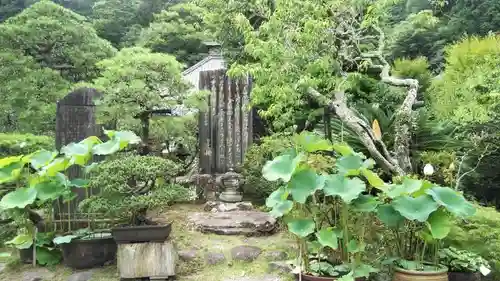 光則寺の庭園